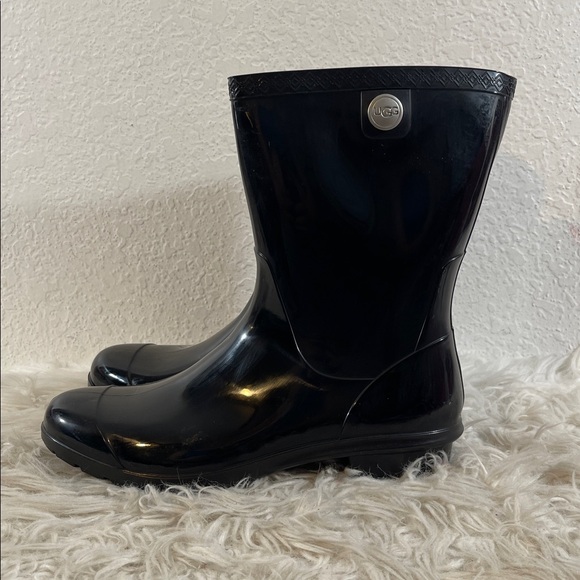 UGG Sienna Rain Boot Black High-Gloss Finish Real Fur From Sheep Size 12 NEW - Picture 8 of 16